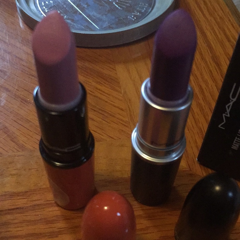 mac heroine and lazy day lipstick makeup kit